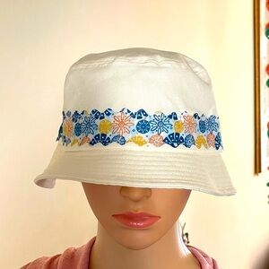 NWT Disney Bucket White Hat